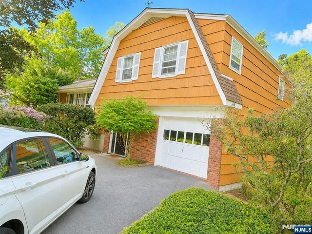 1 Lyons Place, Westwood, NJ 07675