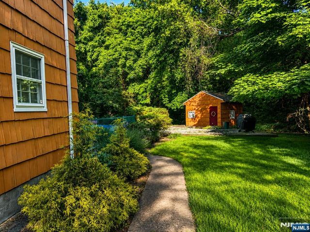 1 Lyons Place, Westwood, NJ 07675