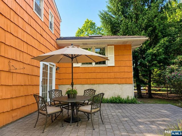 1 Lyons Place, Westwood, NJ 07675