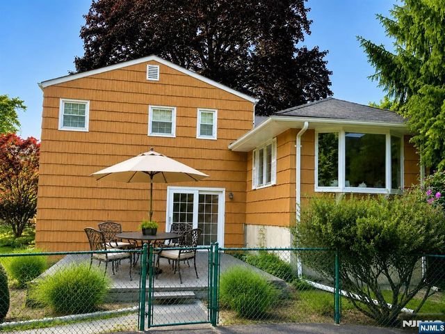 1 Lyons Place, Westwood, NJ 07675