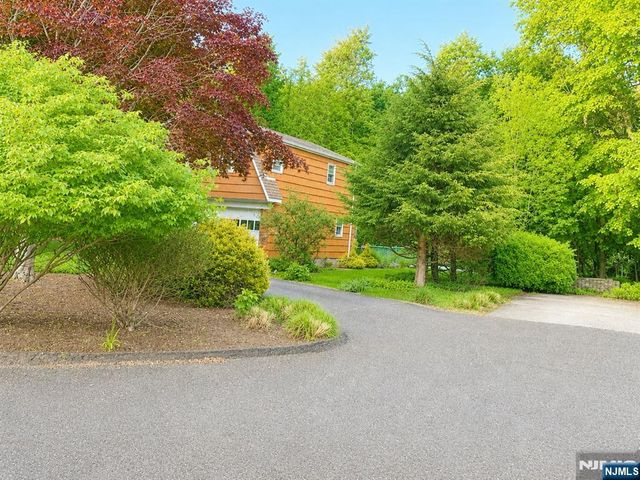 1 Lyons Place, Westwood, NJ 07675