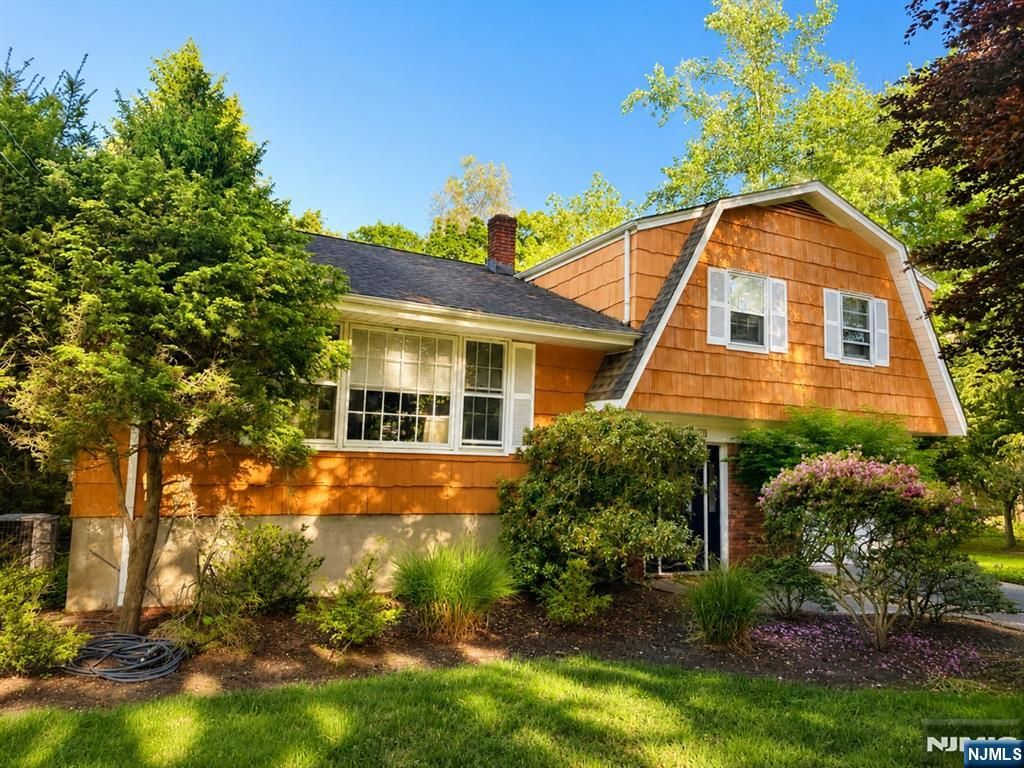 1 Lyons Place, Westwood, NJ 07675