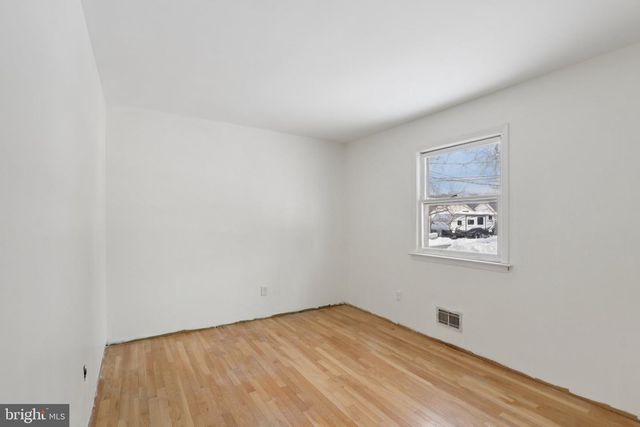 1124 SPRAY AVE, Beachwood, NJ 08722