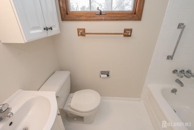 17 Rittner Lane, Old Bridge, NJ 08857