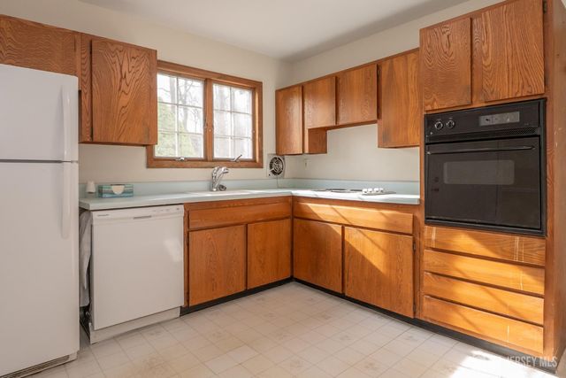 17 Rittner Lane, Old Bridge, NJ 08857