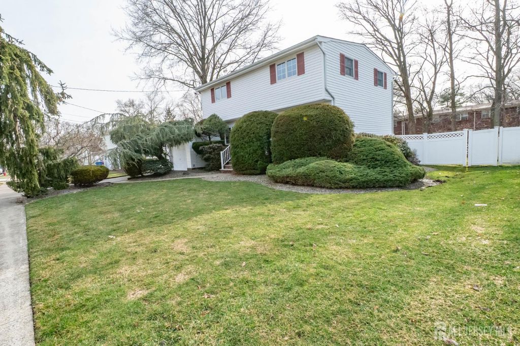 17 Rittner Lane, Old Bridge, NJ 08857