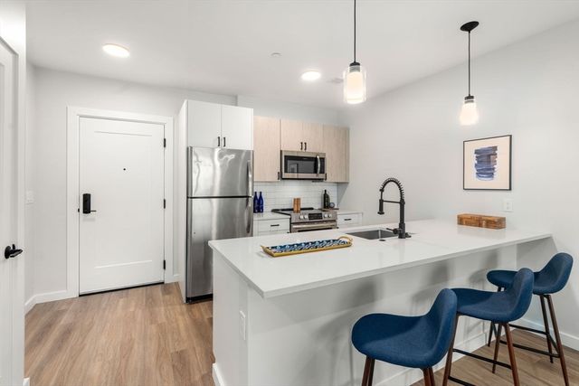 10 Somerset 201, Winthrop, MA 02152