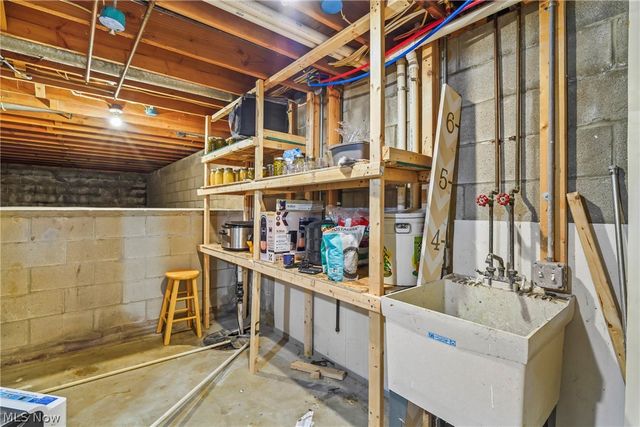 190 Chapel Hill Drive NW, Warren, OH 44483