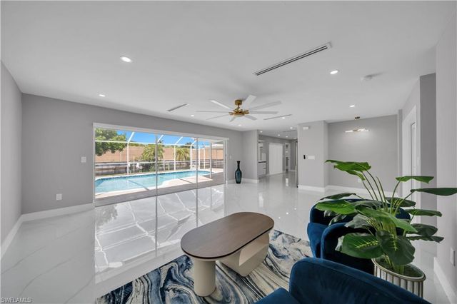 2505 EVEREST PKWY, Cape Coral, FL 33904