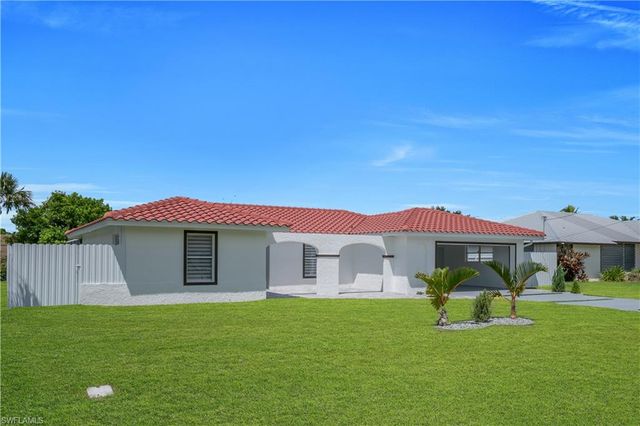 2505 EVEREST PKWY, Cape Coral, FL 33904