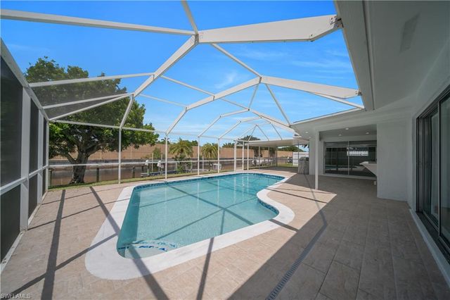 2505 EVEREST PKWY, Cape Coral, FL 33904
