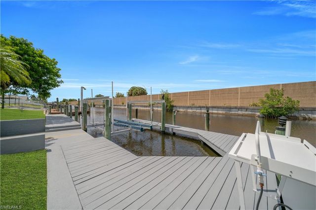 2505 EVEREST PKWY, Cape Coral, FL 33904