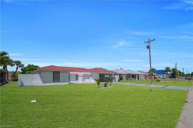 2505 EVEREST PKWY, Cape Coral, FL 33904