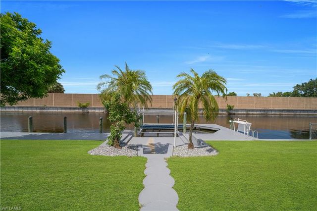 2505 EVEREST PKWY, Cape Coral, FL 33904
