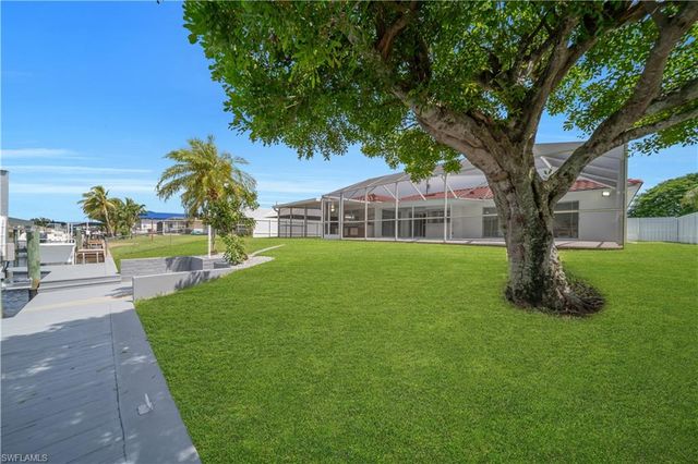 2505 EVEREST PKWY, Cape Coral, FL 33904