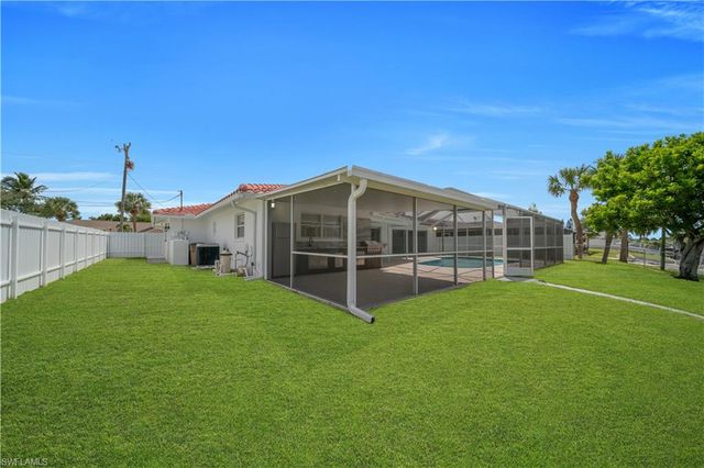 2505 EVEREST PKWY, Cape Coral, FL 33904