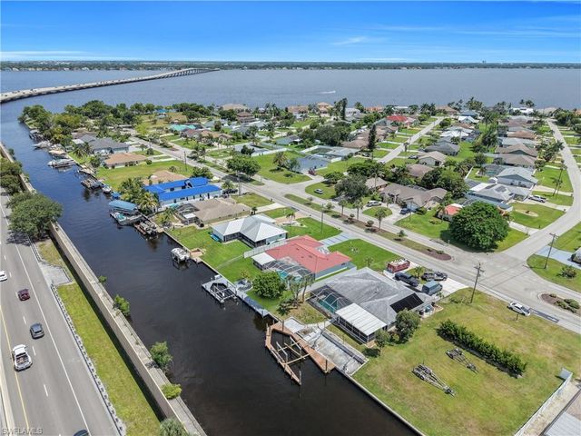 2505 EVEREST PKWY, Cape Coral, FL 33904