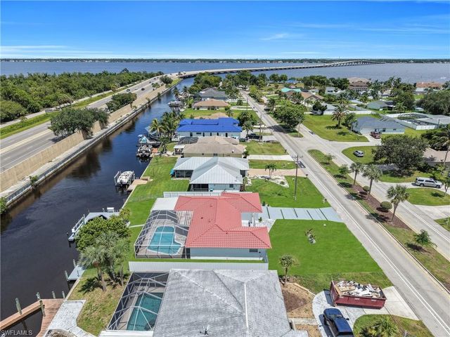 2505 EVEREST PKWY, Cape Coral, FL 33904