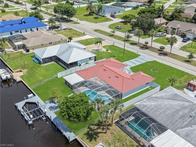 2505 EVEREST PKWY, Cape Coral, FL 33904