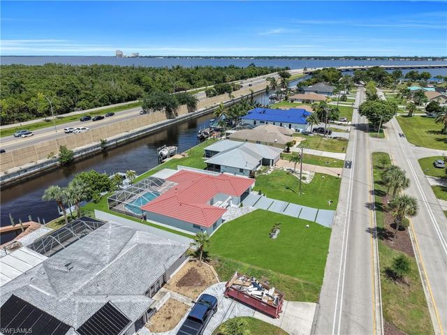 2505 EVEREST PKWY, Cape Coral, FL 33904