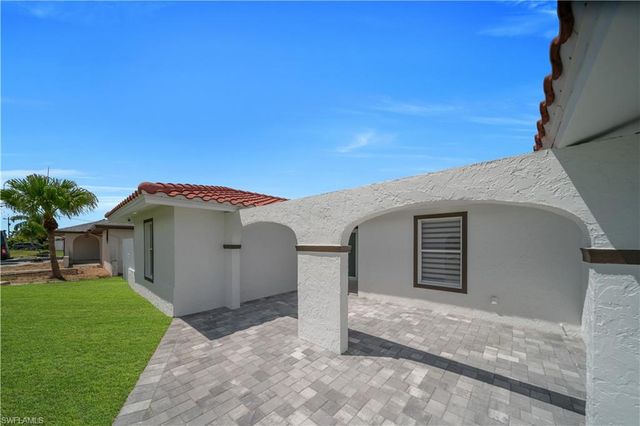 2505 EVEREST PKWY, Cape Coral, FL 33904