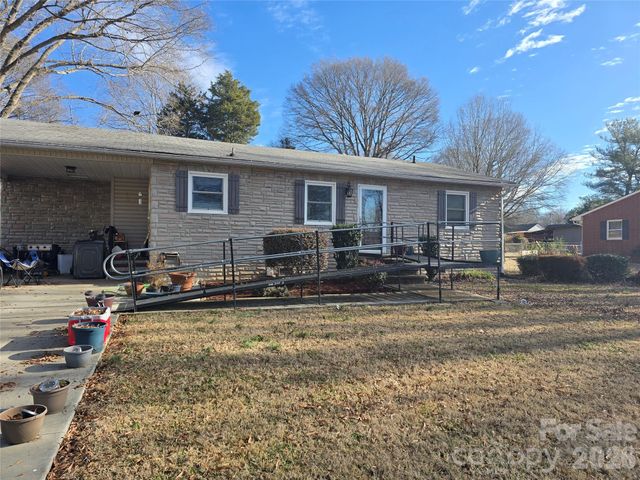 499 Raymond Street, Mocksville, NC 27028