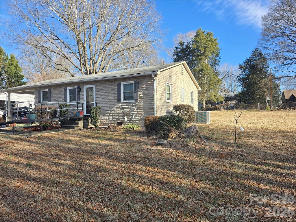 499 Raymond Street, Mocksville, NC 27028