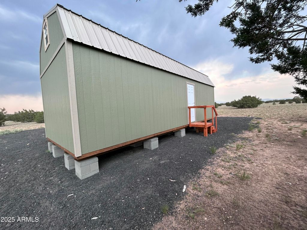 Image 8 of property listing at 223 Picacho Butte Drive 223, Ash Fork, AZ 86320