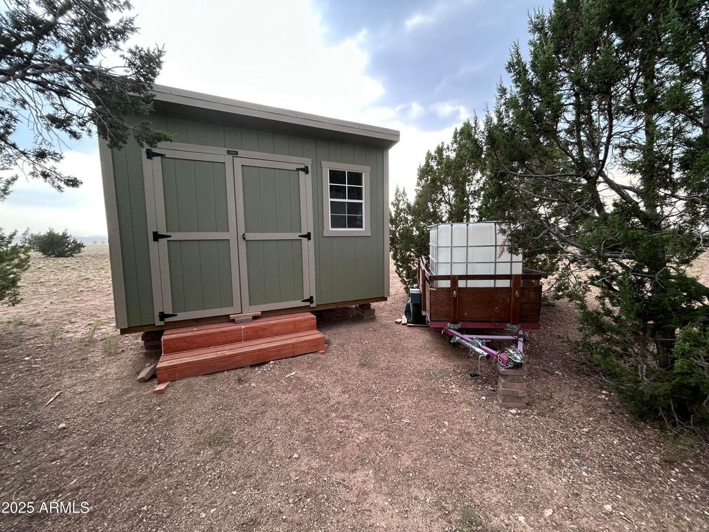 Image 9 of property listing at 223 Picacho Butte Drive 223, Ash Fork, AZ 86320