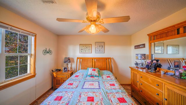 66510 E 253 Road, Grove, OK 74344