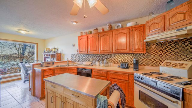 66510 E 253 Road, Grove, OK 74344