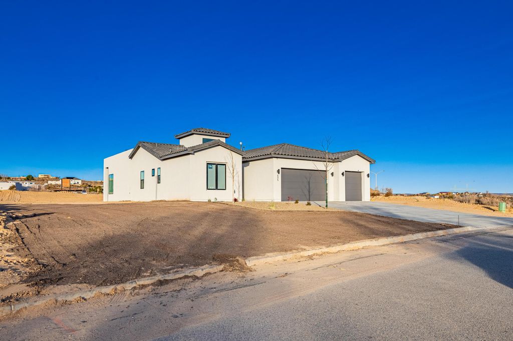 605 Colorado Mountain Road NE, Rio Rancho, NM 87124