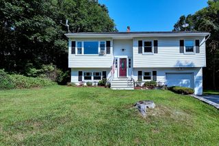 87 Oak Hill Road, Montville, CT 06370