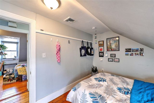 390 Hope Street 3, Providence, RI 02906