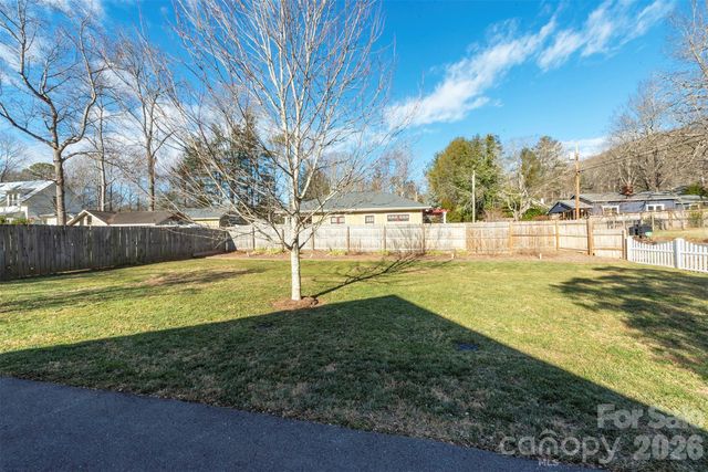 829 Montreat Road, Black Mountain, NC 28711