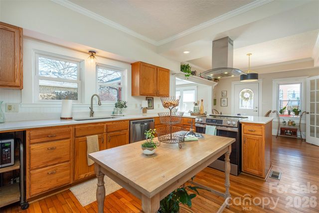 829 Montreat Road, Black Mountain, NC 28711