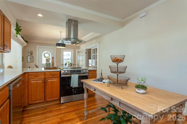 829 Montreat Road, Black Mountain, NC 28711