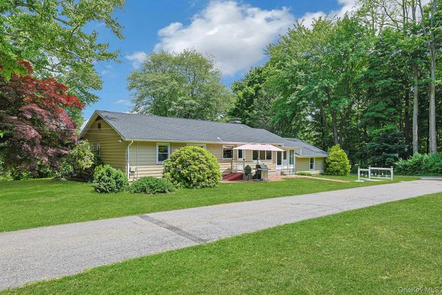 3 Meadow Park Road, Baldwin Place, NY 10505