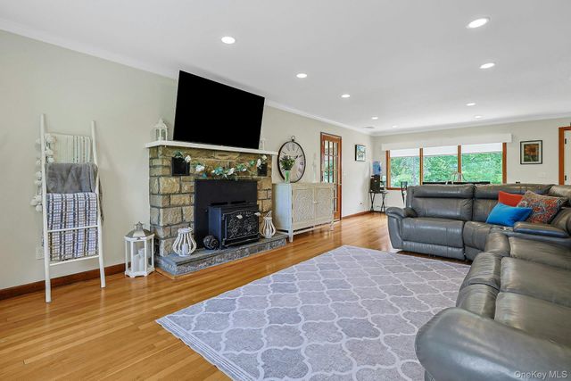 3 Meadow Park Road, Baldwin Place, NY 10505
