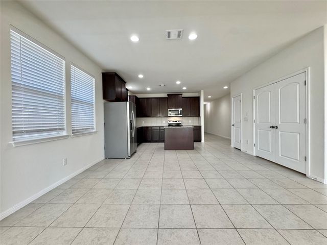 320 E La Escalera DR, Leander, TX 78641