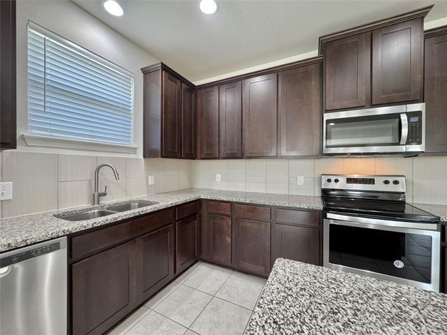 320 E La Escalera DR, Leander, TX 78641