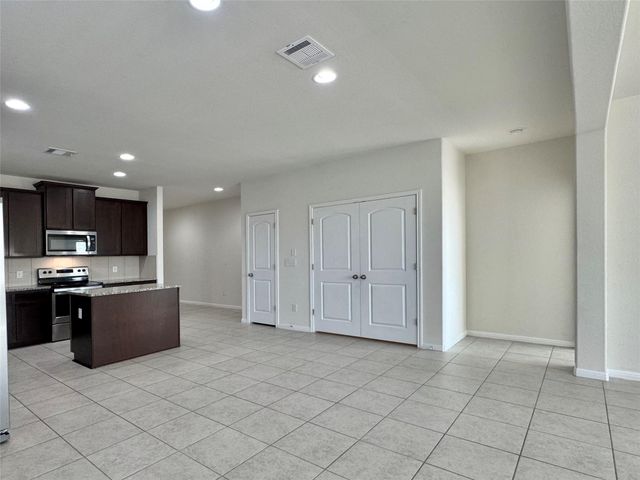 320 E La Escalera DR, Leander, TX 78641