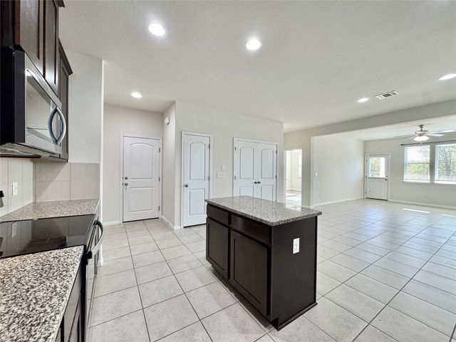 320 E La Escalera DR, Leander, TX 78641