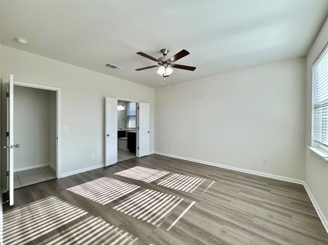 320 E La Escalera DR, Leander, TX 78641