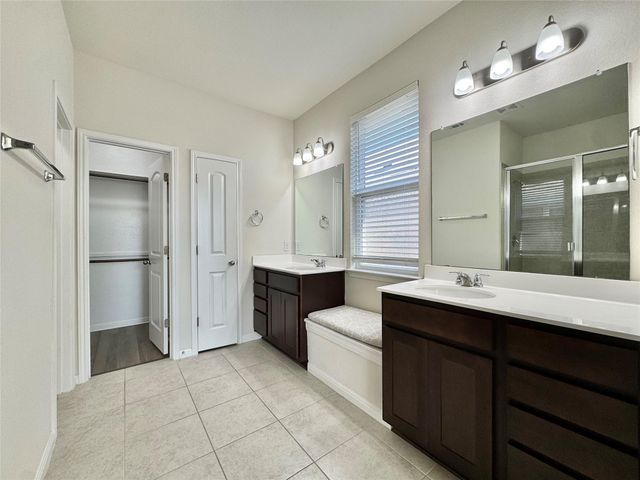 320 E La Escalera DR, Leander, TX 78641