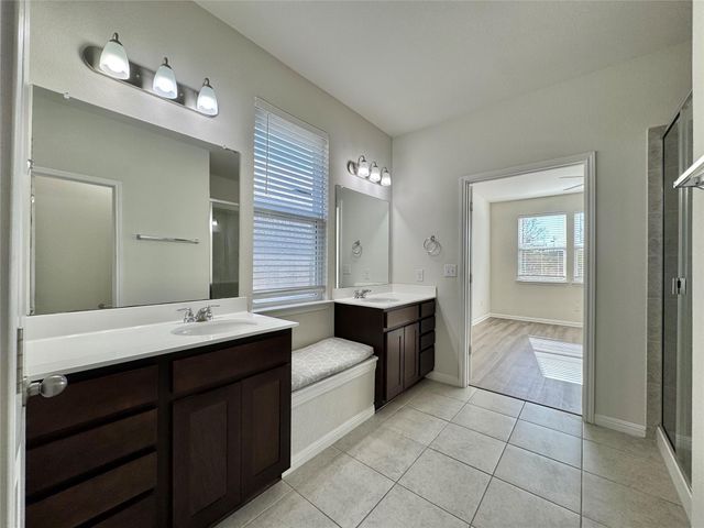 320 E La Escalera DR, Leander, TX 78641