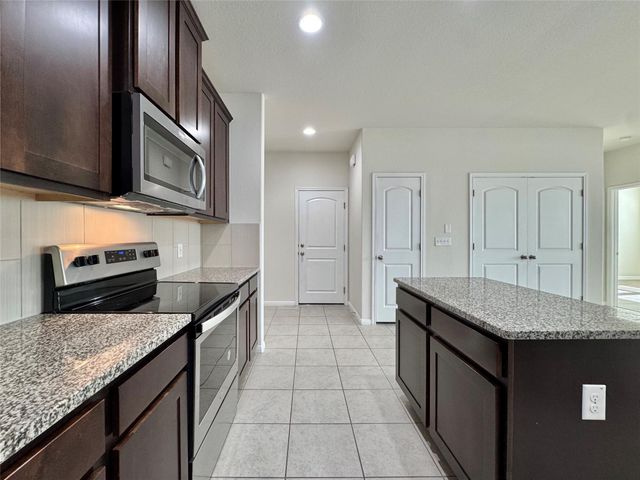 320 E La Escalera DR, Leander, TX 78641