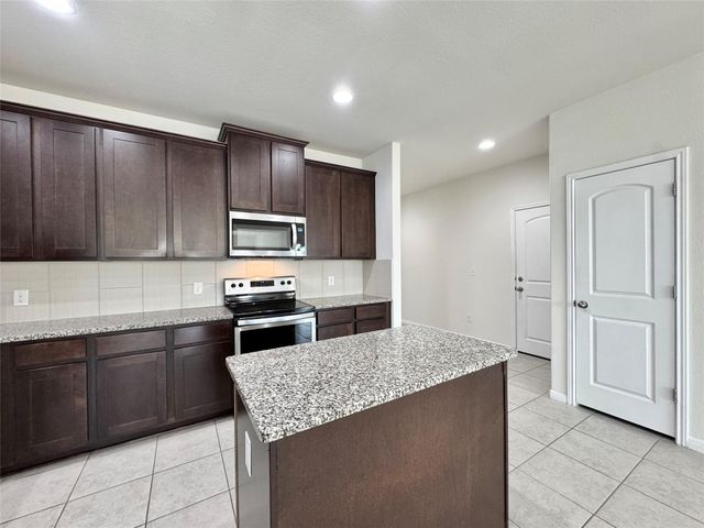 320 E La Escalera DR, Leander, TX 78641