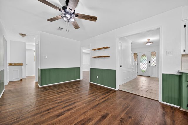 202 Laura Lane, Conroe, TX 77385