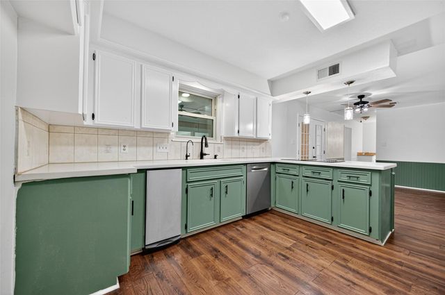 202 Laura Lane, Conroe, TX 77385